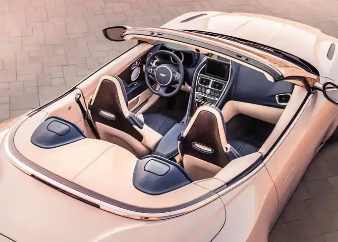 Louer une Aston-Martin-DB11-Volante