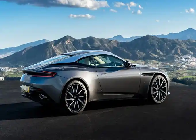 Louer une Aston-Martin-DB11