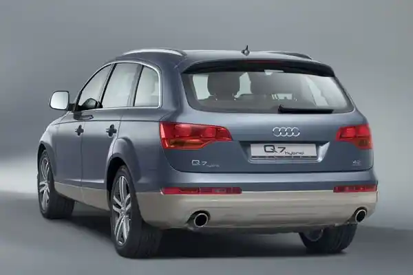 hire Audi-Q7