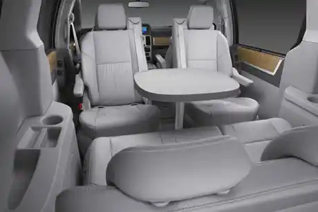 hire Chrysler-Grand-Voyager