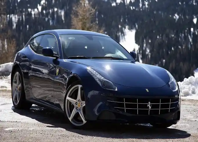 location Ferrari-FF