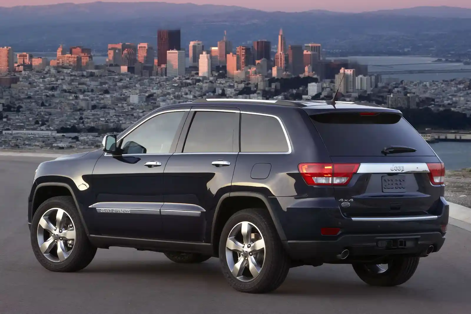 hire Jeep-Grand-Cherokee
