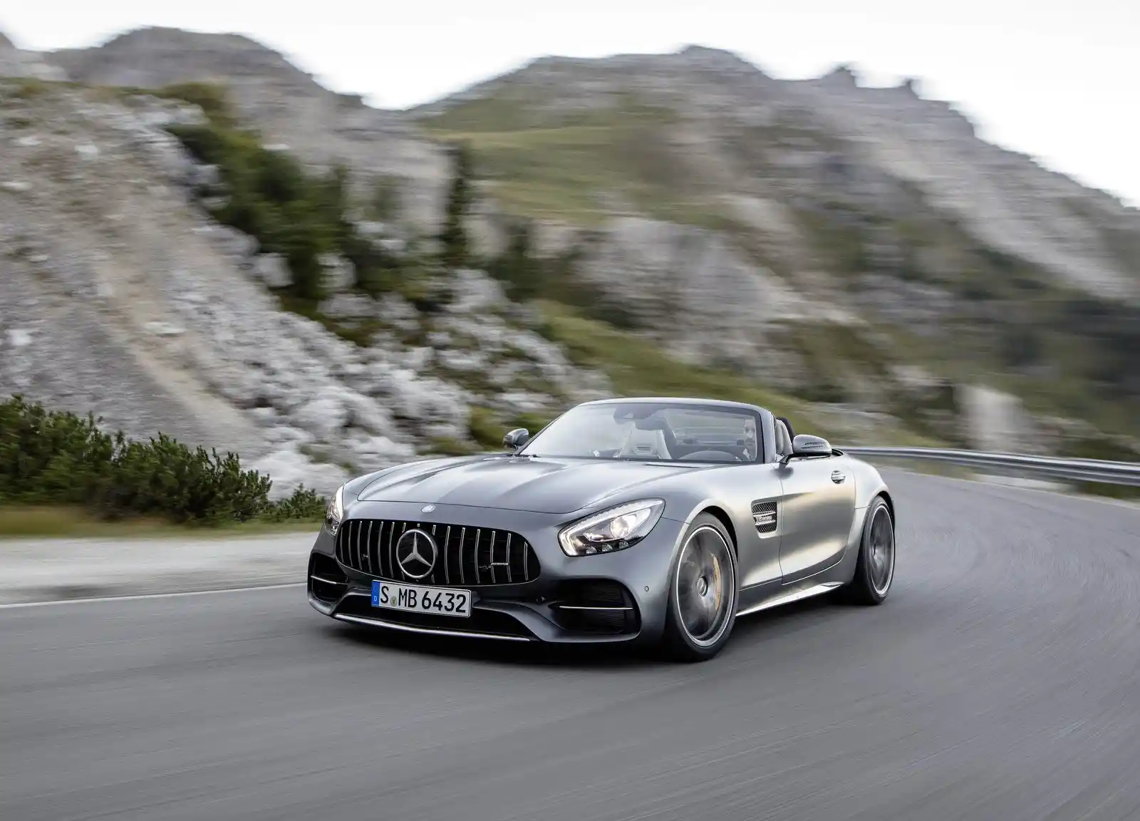 hire Mercedes-AMG-GT-Roadster