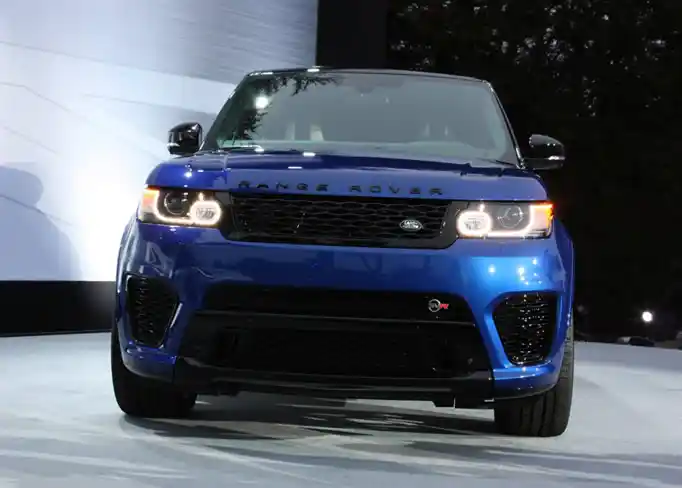 Louer une Range-Rover-Sport-SVR